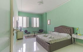 Spacious Three Bedroom Apartment On The Arno